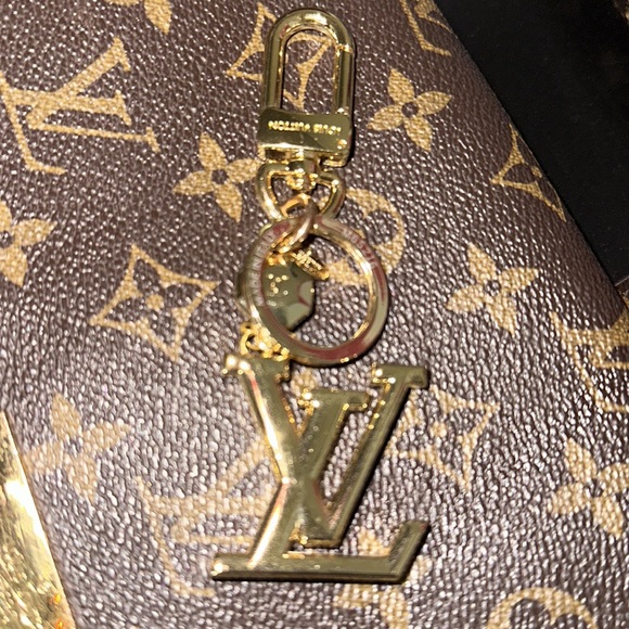 LV FACETTES BAG CHARM & KEY HOLDER - Picture 3 of 6